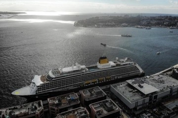 Dev kruvaziyer gemisi İstanbul'a demirledi