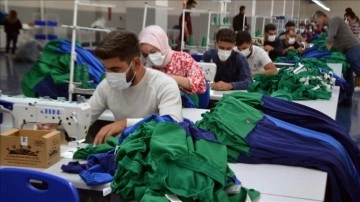 Devlet yardımı ile kurduğu tekstil fabrikasında 100 insana istihdam sağladı