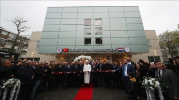 Diyanet İşleri Başkanı Erbaş, Hollanda'da HDV Ahi Evran Camisi'nin açılışını yaptı