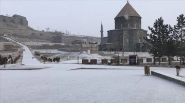 Doğu Anadolu'da kar ve soğuk hava buyruk sürüyor