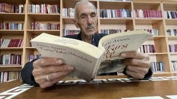 Edebiyat kentinin 79 yaşındaki 'kitap kurdu' öğrencilere sağlam oluyor