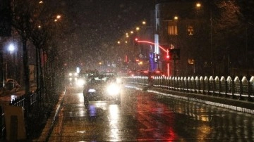 Edirne'de kar yağışı site merkezinde can alıcı olmaya başladı