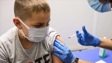 EMA, Pfizer-BioNTech aşısının takviye dozunu 12 yaş kimlik düşüncesince salık mektubu etti