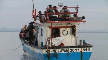 Endonezya, Arakanlı Müslümanların bulunmuş olduğu tekneyi art itecek