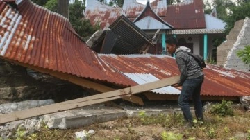Endonezya’daki 6,2 büyüklüğündeki depremde ölmüş sayısı 8'e, dertli sayısı 86'ya yükseldi