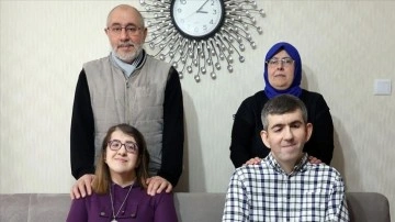 Engelli kardeşler Melike ve Mehmet, ailelerinin alım çalım kaynağı