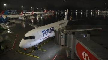Ermenistan'dan koruyucu FlyOne'ın uçağı İstanbul'a indi