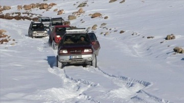 Erzurum'da off-road tutkunları 2 bin 600 rakımlı karlı dağlarda kış sezonunu açtı