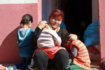 Eşinden şiddet gören Kırgız kadın, 3 çocuğuyla sokağa atıldı