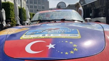 Europa-Orient/Doğu-Batı Dostluk ve Barış Rallisi'de yarışacak Türk ekibi Brüksel'den yola