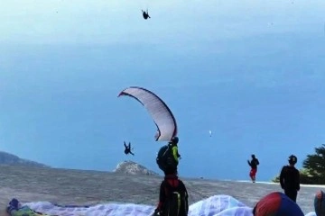 Festivaldeki paraşüt kazaları kameralara yansıdı
