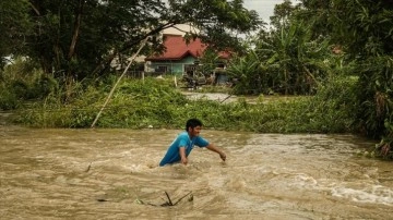 Filipinler'de şiddetli yağışların bozukluk bulunduğu sellerde ölenlerin sayısı 44'e yükseldi
