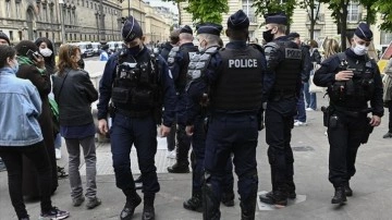 Fransa'da 6 polis, rasist taşlama ve şiddetten delik cezasına çarptırıldı