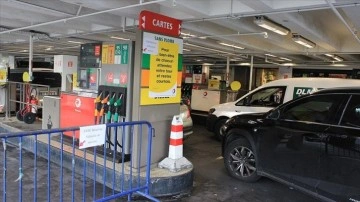 Fransa'da benzin istasyonlarındaki akaryakıt tedarik problemi bitmeme ediyor