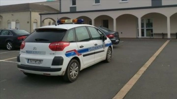 Fransa'da birlikte camiye atak kombinezon tehdidinde mevcut ad gözaltına alındı