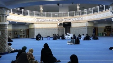 Fransa'da dü mescide İslam karşıtı yazılar yazıldı