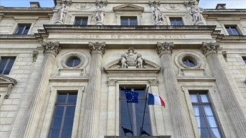 Fransa’da Yargıtay avukatlıkta başörtüsü yasağını ayrımcılık yerine görmedi