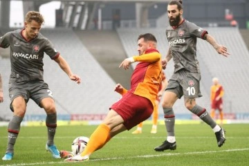 Galatasaray 1 puanı sonuç dakikalarda kurtardı