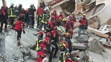 Gaziantep'te 2 insan depremden 76 sayaç sonraları enkazdan kurtarıldı