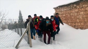 Gaziantep'te yolu kardan mestur mahalledeki hastaya UMKE ulaştı