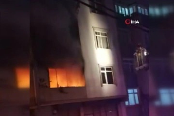 Gaziosmanpaşa’da bina yangını, mahsur kalanları itfaiye kurtardı
