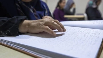 Görme sakat kursiyerler, Braille alfabesiyle Kur'an-ı Kerim'i hatmetti