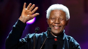 Güney Afrika'nın hürriyet kahramanı Nelson Mandela, ölümünün 8. senesinde anılıyor