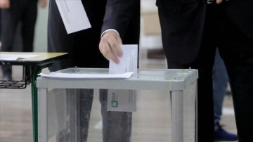 Gürcü halkı domestik seçimlerin ikinci turu düşüncesince kasa başına gitti