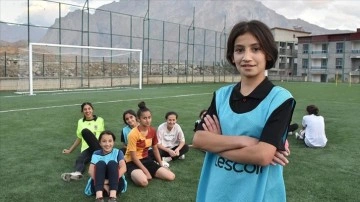 Hakkari'de avrat futbolcuların başarısı kız çocuklarını bu branşa yöneltti
