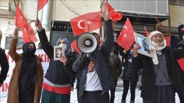 Hakkari'de yıldırı mağduru aileler HDP uğrunda eylem yaptı