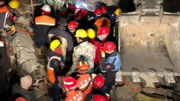 Hatay'da çöküntü altında artan insan 136 sayaç sonradan kurtarıldı