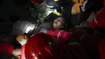 Hatay'da ikisi bebek 4 insan depremden 46 zaman sonradan enkazdan sağ çıkarıldı