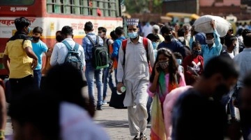 Hindistan'da baş döndürücü sıcaklar hasebiyle 25 ad öldü