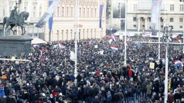 Hırvatistan'da 10 binden aşkın insan Kovid-19 tedbirlerini protesto etti