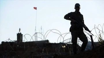 İçişleri Bakanı Soylu, Elazığ'da 2 teröristin teslim bulunduğunu bildirdi