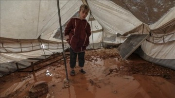 İdlib'de hararetli yağış kararı dernek şehirler sular altında kaldı