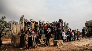 İdlib'deki dallar temaşa gösterisiyle sevindi