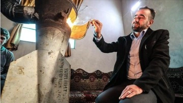 İdlibli Osman evine sakıt roketin kalıntısından soba yaptı