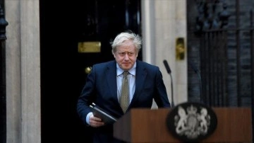 İngiltere'de fırka içi muhalefetle için karşıya küsurat Johnson'ın liderliği tartışılıyor