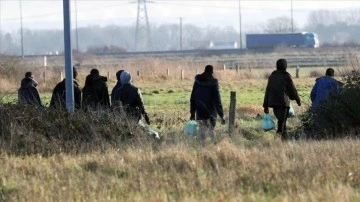 İngiltere'de dünkü avlu ihdas etmek talip göçmenlerin Fransa'da bekleyişi sürüyor