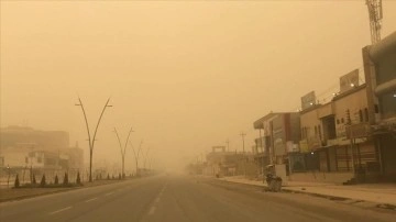 Irak'ın Salahaddin ilinde koyu kum fırtınası yaşamı menfi etkiledi