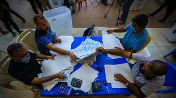 Irak'ta itiraz edilen seçim sandıklarındaki oylar baştan elle sayılıyor
