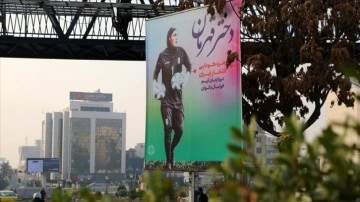 İran'da eşey tartışmalarıyla ruzname bulunan Koudaei'nin posterleri Tahran meydanlarına as