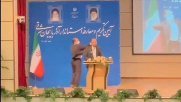 İran'da Doğu Azerbaycan'ın acemi valisine müşterek er kameraların uğrunda tokat attı