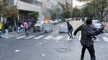 İran’da protestolar ve asayiş güçlerinin önlemleri sürüyor