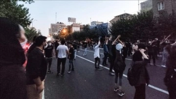 İran'daki metropoller ve üniversitelerde protestolar bitmeme etti