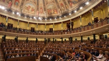 İspanya meclisi, Katolik Kilisesi'nin ufaklıklara cinsel istismar iddialarını araştıracak