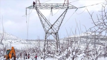 Isparta'daki elektrik kesintilerinin giderilmesi ve karla uğraş emek harcamaları sürüyor