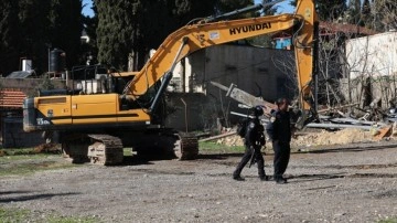 İsrail Filistinlileri ortak ev ve 5 iş yerini yıkmaya zorluyor