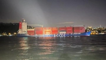 İstanbul Boğazı'nda arızalanan taşımalık gemisi dolayısıyla askıya tahsil edilen sefine trafiği açıldı